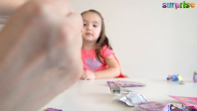 СЮРПРИЗ. МАЙЯ ОТКРЫВАЕТ ИГРУШКИ СЮРПРИЗЫ FILLY DISNEY PRINCESS FROZEN LUCKY PUPPIES INKY DINKS смотреть онлайн