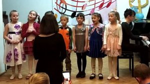 Очень грустная детская песня о маленьком светлячке. Детский хор, "0" класс. Песенка для детей