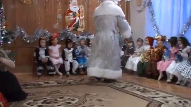 Новогодний утренник - Детский сад №123 (2010 г.) смотреть онлайн