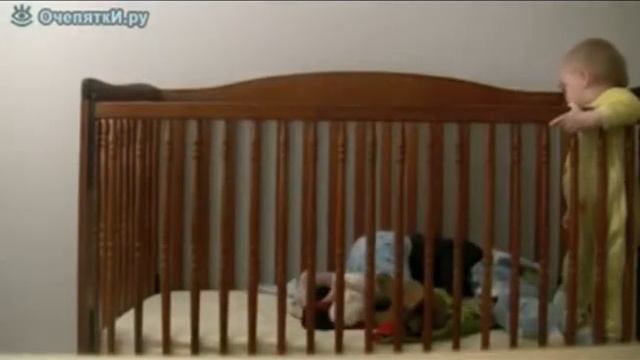Карапузик с легкостью перелазиет препятствие "Кроватный лазутчик" спортсмен,паркуршик прикол смотреть онлайн