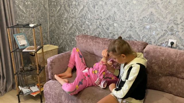 Аутист.Реакция на игрушки,есть ли интерес.Общение с сестрой