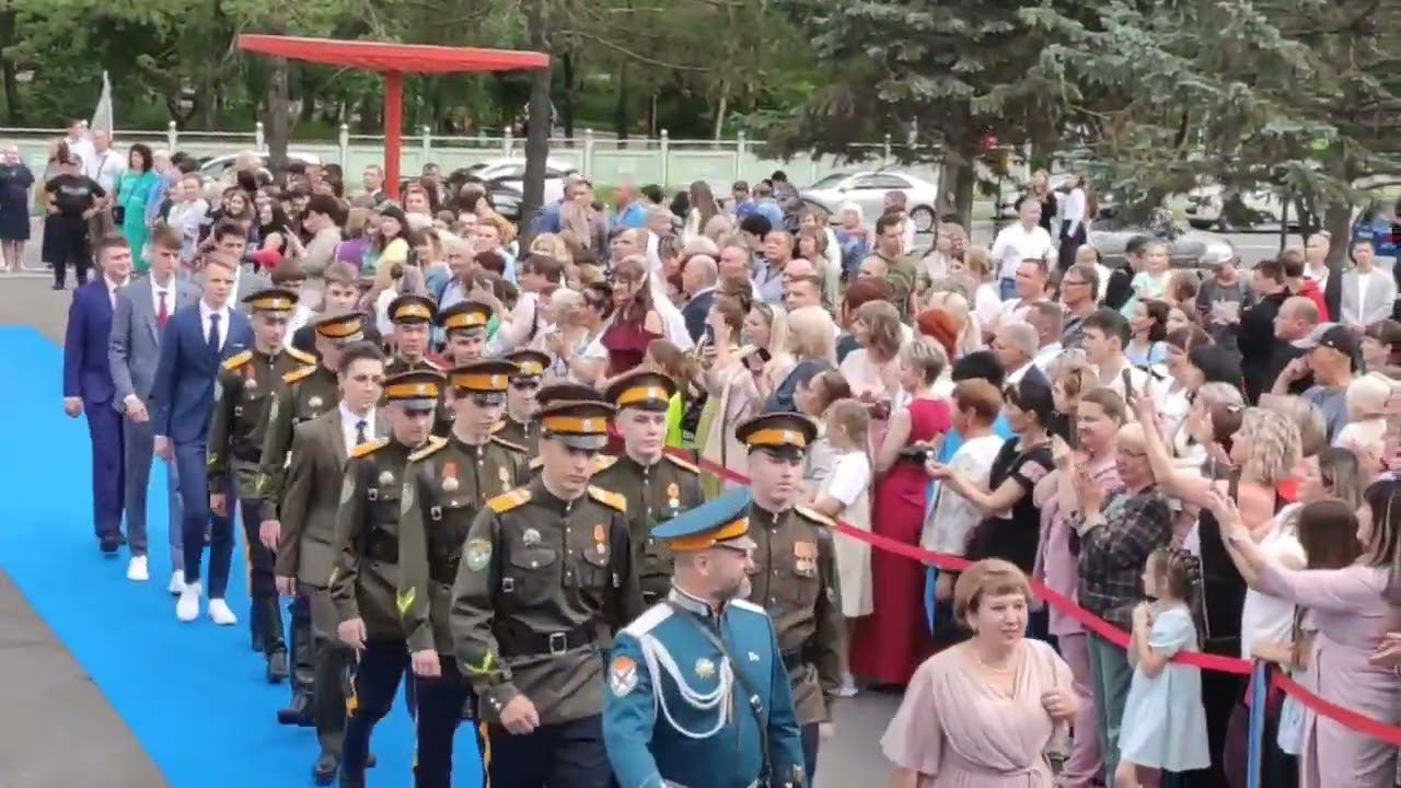 В Арсеньеве прошел единый выпускной смотреть онлайн
