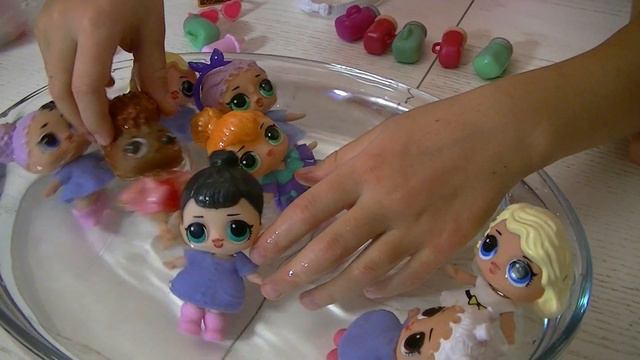 КУПАЕМ LOL / LOL меняют ЦВЕТ В ВОДЕ? Пупсы ЛОЛ УСТРОИЛИ ВЕЧЕРИНКУ в Бассейне! ПРАЗДНИК у Пупсов ЛоЛ смотреть онлайн