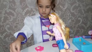 Доктор Плюшева помогает щенкам появиться на свет.Барби и новорожденные щенки.Angelina baby show.