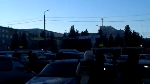 ЮУрГУ метеорит - последствия возле главного корпуса.3gp