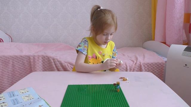 Лего Майнкрафт (Lego Minecraft). Собираем фигурки из коллекции. Зомби и Скелет. смотреть онлайн