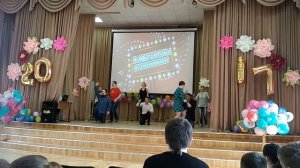 Взрослые танцуют флешмоб