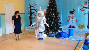 Новогодний утренник. Снеговик.