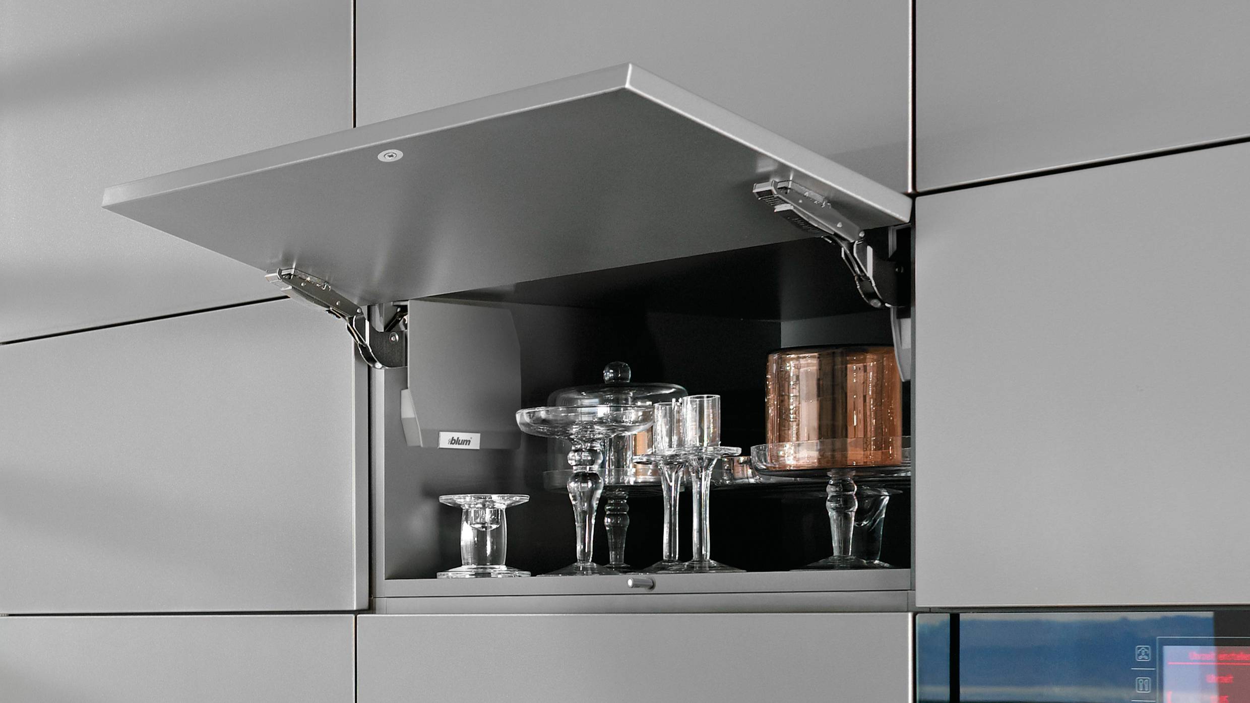 AVENTOS HK-S - подъемный механизм для небольших фасадов - монтаж и регулировка смотреть онлайн