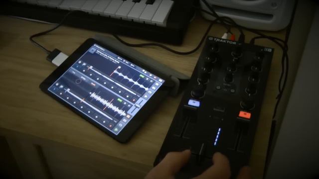 Traktor Kontrol Z1 'review' (sort of; well, not really) and demonstration смотреть онлайн