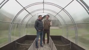 Высокие теплые грядки в теплице Камиля Ларина