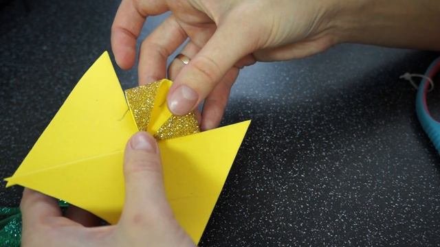 Бантик из фоамирана для украшения подарка