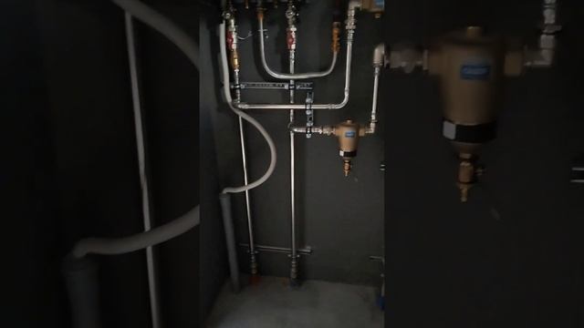 Обвязка котельной частного дома #дом #отопление #строительство #baxi #маркировка  из нержавейки
