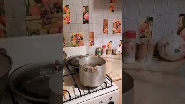 БЕЗУМНЫЙ ПАША И ИРИШКА ЧИКИ ПИКИ УШЛИ В ЗАВЯЗКУ. БУДЕМ ПИТЬ КОМПОТ. смотреть онлайн