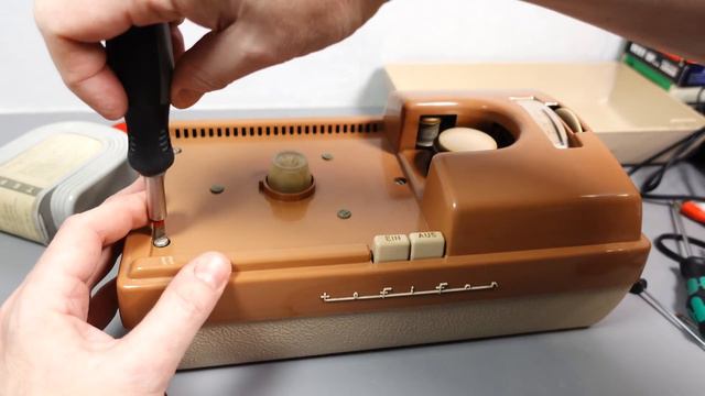 The Stereo* Tefifon KC4 смотреть онлайн