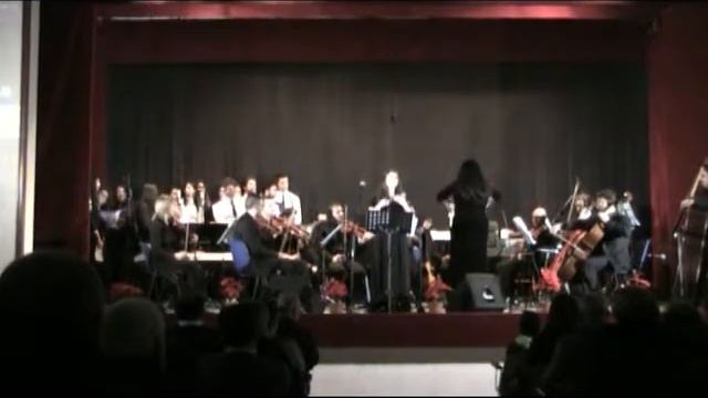 Raffaella Cardinale dirige l'orchestra Pietro Mascagni, con il Soprano Pia Raffaele. -Follie Follie