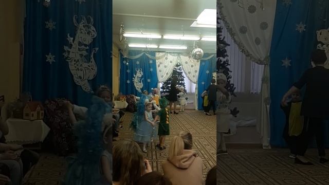 1) Новогодний праздник 2023г в детском саду 887, группа "Звездочки" смотреть онлайн