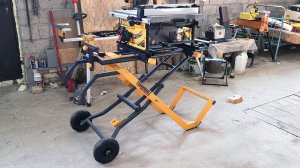 Мобильный стол для пилы Toughbuilt TB-S600.