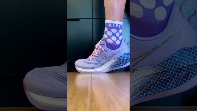 Спортивная модель Asics Superblast 2