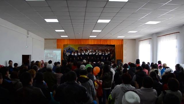 Песню "День Победы" исполняет хор села. смотреть онлайн