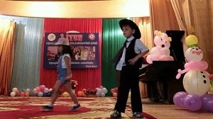 Милый, смешной игривый