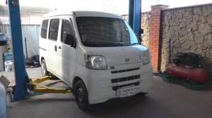 Замена маслосъёмных колпачков на Daihatsu Hijet 0,7 Дайхатсу Хайджет 2010 года 1часть