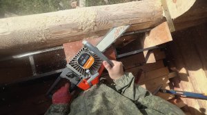 Вырез оконного проема при помощи направляющей.