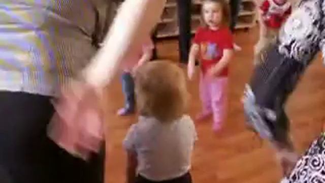 Монтессори-группы в "СТРАНЕ ЧУДЕС": "Где же ручки?" смотреть онлайн