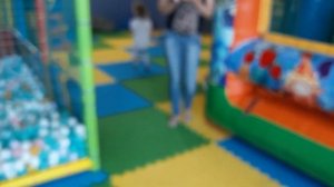 Милана с Настей в детском центре.Детское видео.Видео для малышей.