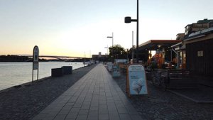 Walking in Stockholm: Norr Mälarstrand, Kungsholmen at Sunset (Street sounds, 4K 60fps)