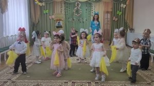 Танец с платочками. Ясли. Арина Чугайкина
