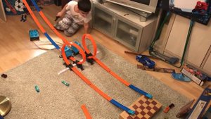 Трасса для двух машинок  хотвилс hot wheels
