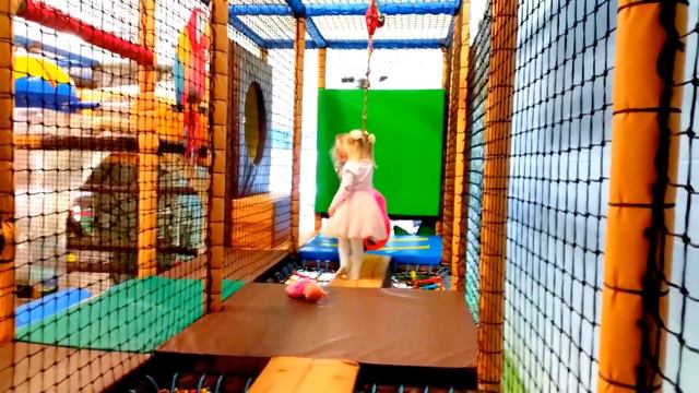 Беби бон кукла катается на шаре Эльвира как мама беби бон Катя Игры дочки матери с беби бон