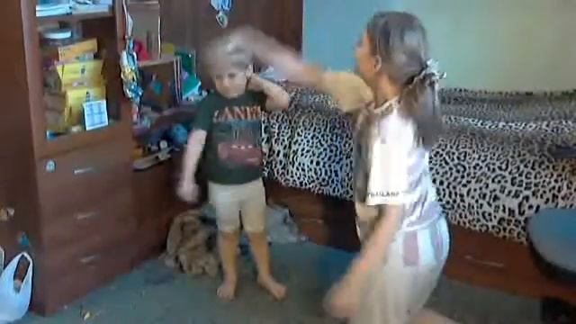 Танец барбариков! ( я с братиком) * смотреть онлайн