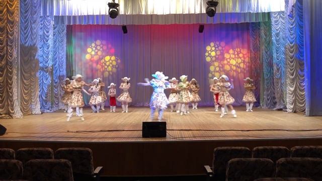 206957  Party Dance ансамбль современной и бальной хореографии Визит Исилькуль