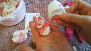 Малышка Ева нашла свою мамочку.