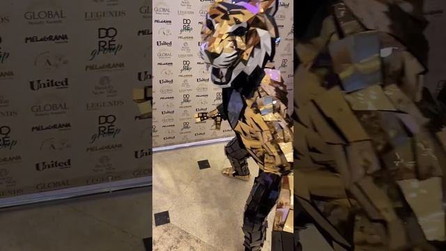 Зеркальные артисты для рекламных акций в Москве! Заказать по телефону 8(977)777-28-84