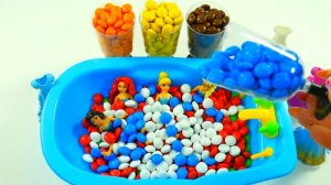 Куклы Принцессы Диснея Учим цвета Много Конфет Детям M&Ms Развивающая Песня Про цвета Семья Пальчик
