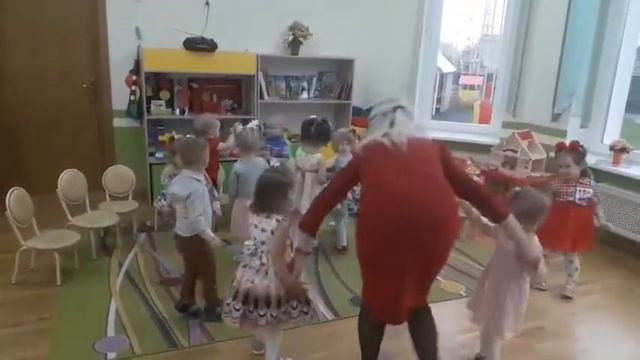 Малыши группы № 4 поздравляют мам смотреть онлайн