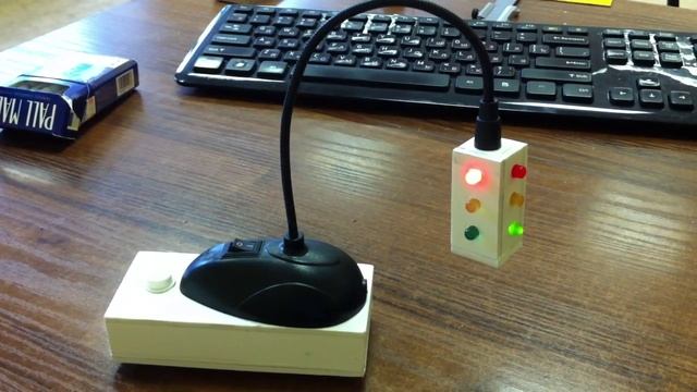 Светофор на Arduino смотреть онлайн