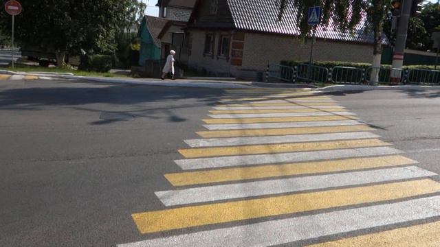 Не регулируемый пешеходный переход рядом со школой !