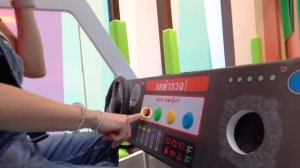 Илья и Картонка играют в профессии полицейского и пожарного