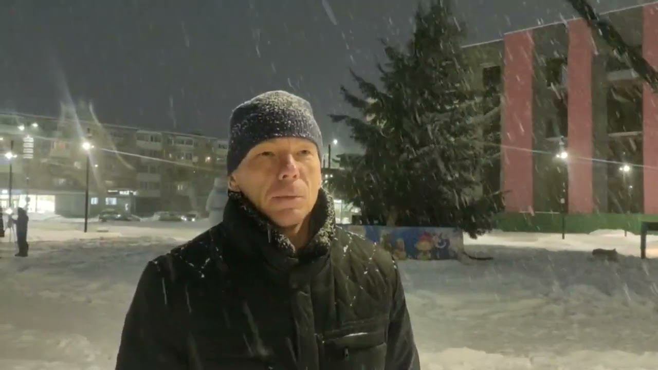 В Арсеньеве на площади установили новую новогоднюю елку смотреть онлайн