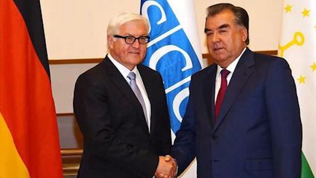 ЭМОМАЛӢ РАҲМОН БА ОЛМОН РАФТ, МУХОЛИФИНИ ТОҶИК БА ЭЪТИРОЗ ОМОДАГӢ МЕГИРАНД смотреть онлайн