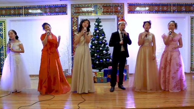 🎄🎄🎄Саргылаах Саҥа дьылынаан эҕэрдэлиир "Дьырылытта" ырыа ансаамбыла🎄🎄🎄 смотреть онлайн