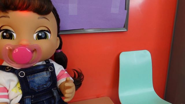 Baby Alive Lulu Achoo Sick Routine Taking care of baby doll смотреть онлайн