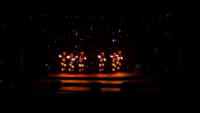 Современный танцевальный номер  и лазерное световое шоу