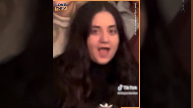 Surprise! Group photo turns into pregnancy announcement 👶 | SWNS смотреть онлайн