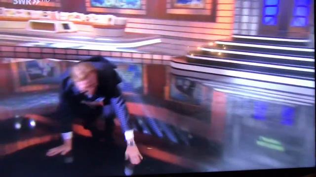 Funniest TV fails - Wolfgang Lippert stürzt смотреть онлайн