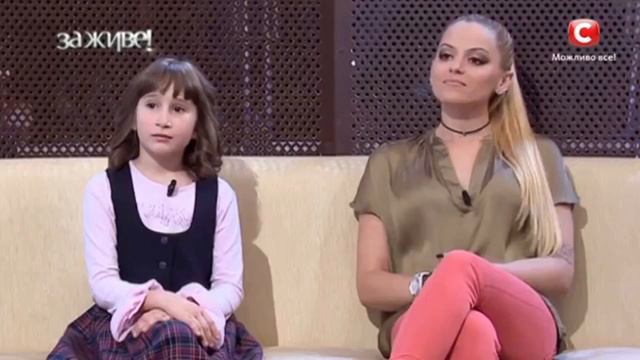 Что можно найти в рюкзаке современого школьника? [Eng subs]